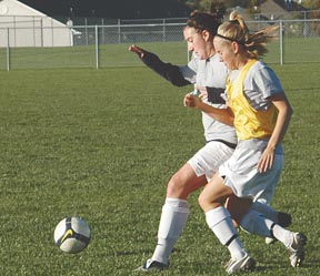Veterans aid in womens soccer victory