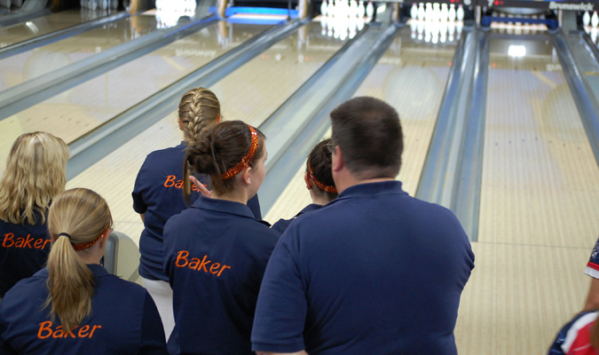 Bowling team faces long layoff, focuses on progress