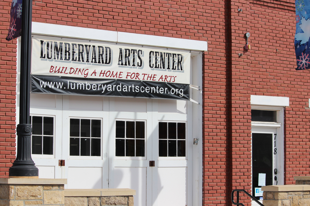 Lumberyard Arts Center to add theater