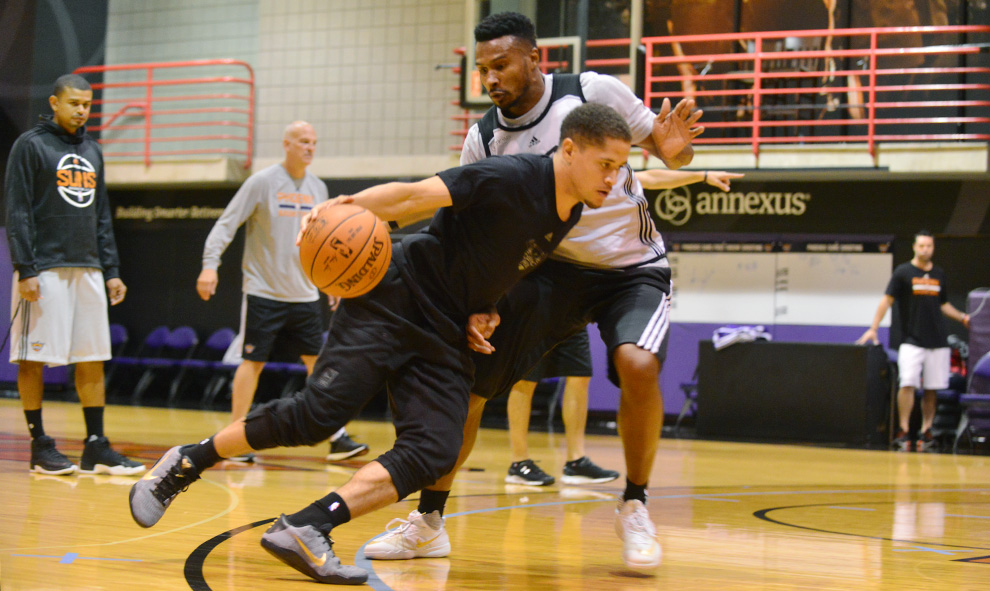 Baker alumnus Julian Mills works out Leandro Barbosa of the Phoenix Suns. Mills is an assistant video coordinator for the Phoenix Suns. (Photo courtesy of Cole Mickelson, Phoenix Suns)