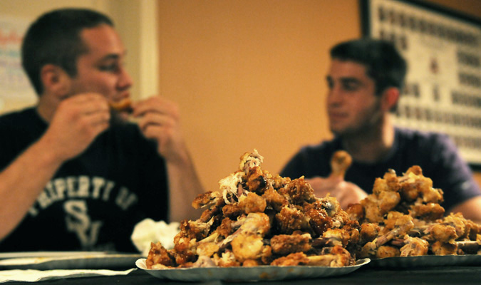 Students devour wings at Wingin’ It