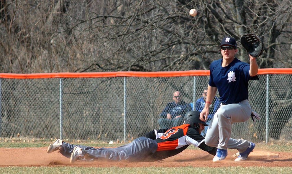 Baseball splits four-game series with St. Ambrose