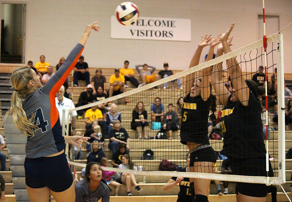 Volleyball swept in Baker Invitational