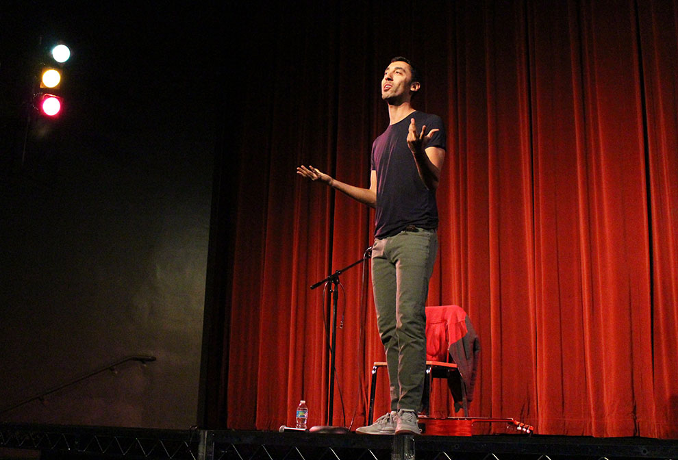 Comedian kicks off spring semester – The Baker Orange