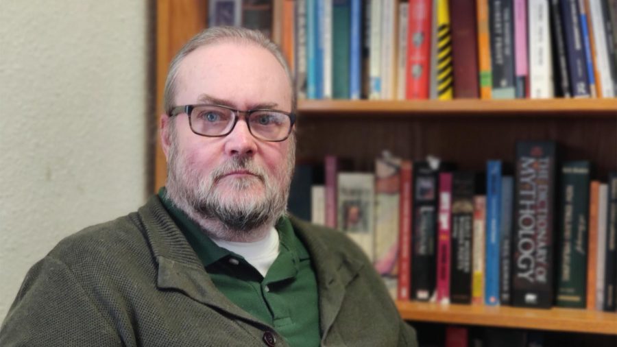 Professor+of+English+Dr.+Rob+Howard+teaches+several+unique+classes+based+on+his+favorite+books.+Those+classes+include+in-depth+analysis+on+J.R.R.+Tolkeins+The+Lord+of+the+Rings+and+Stephen+Kings+It.+