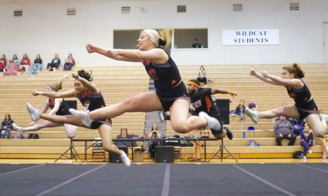 The cheer team improved its performance for the qualifiers at the end of the season to seek an eighth place finish. 