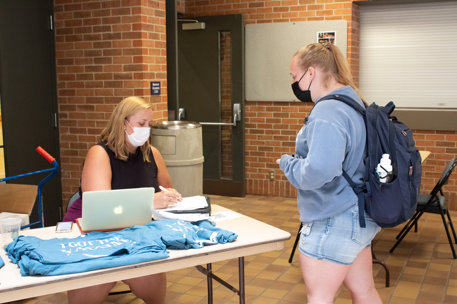 Director of Student Life Macy Warburton enters Freshman Ashleigh Hansford in a drawing for prizes offered to those who partipitated in COVID-19 vaccination or testing.