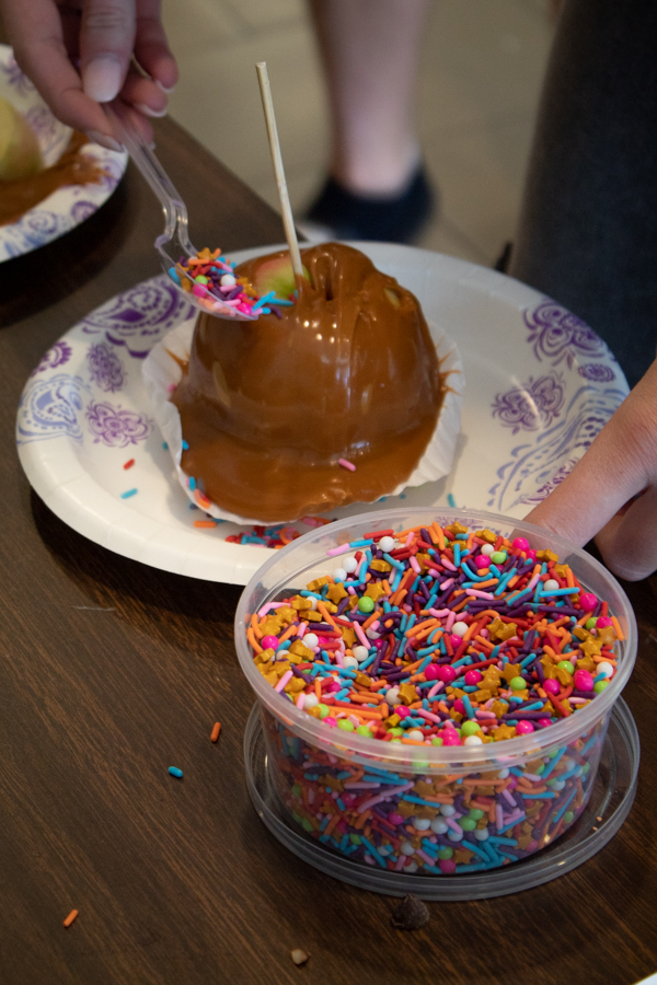SAC offers toppings like sprinkles and chocolate chips to apply over the caramel. 
