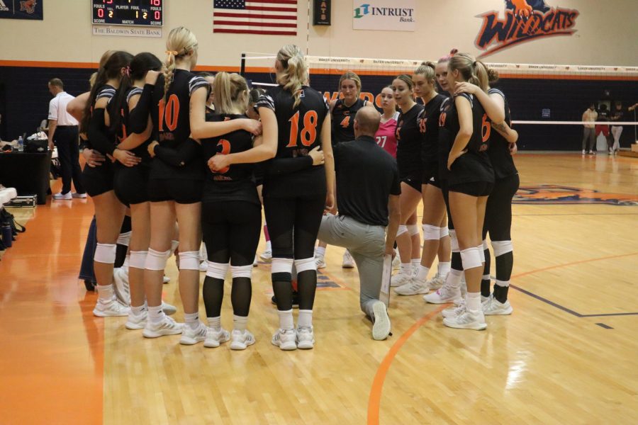 Head Coach Nils Neilson huddles the team together in between matches. 