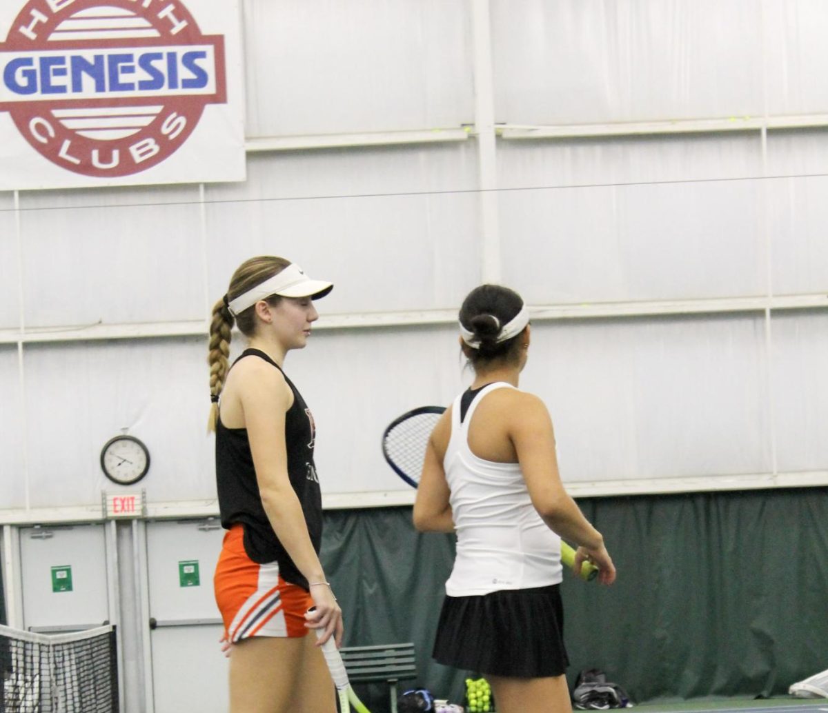Arizbe Espinosa and Laura Cabello get ready for their upcomingg match