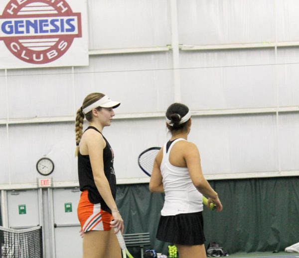 Arizbe Espinosa and Laura Cabello get ready for their upcomingg match