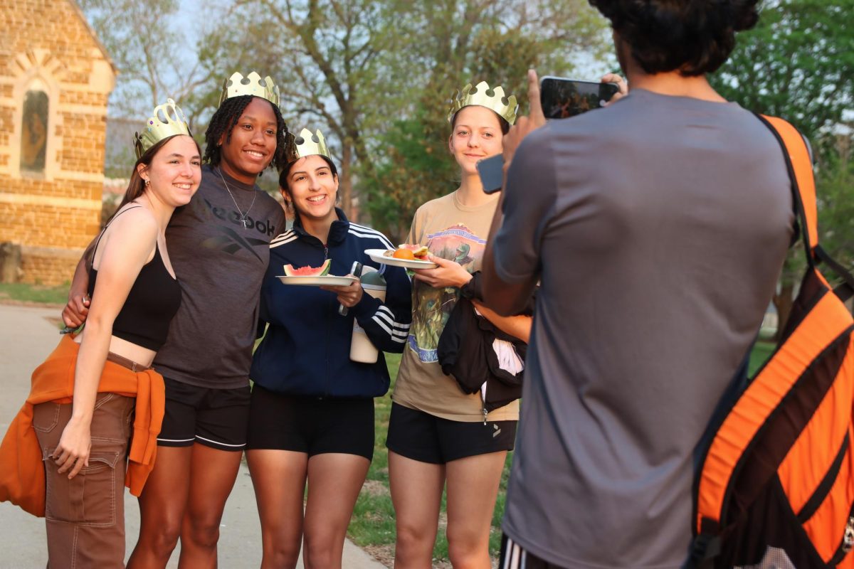 Students enjoyed refreshments, decorated crowns, and posed for photos at Ren Fair. 